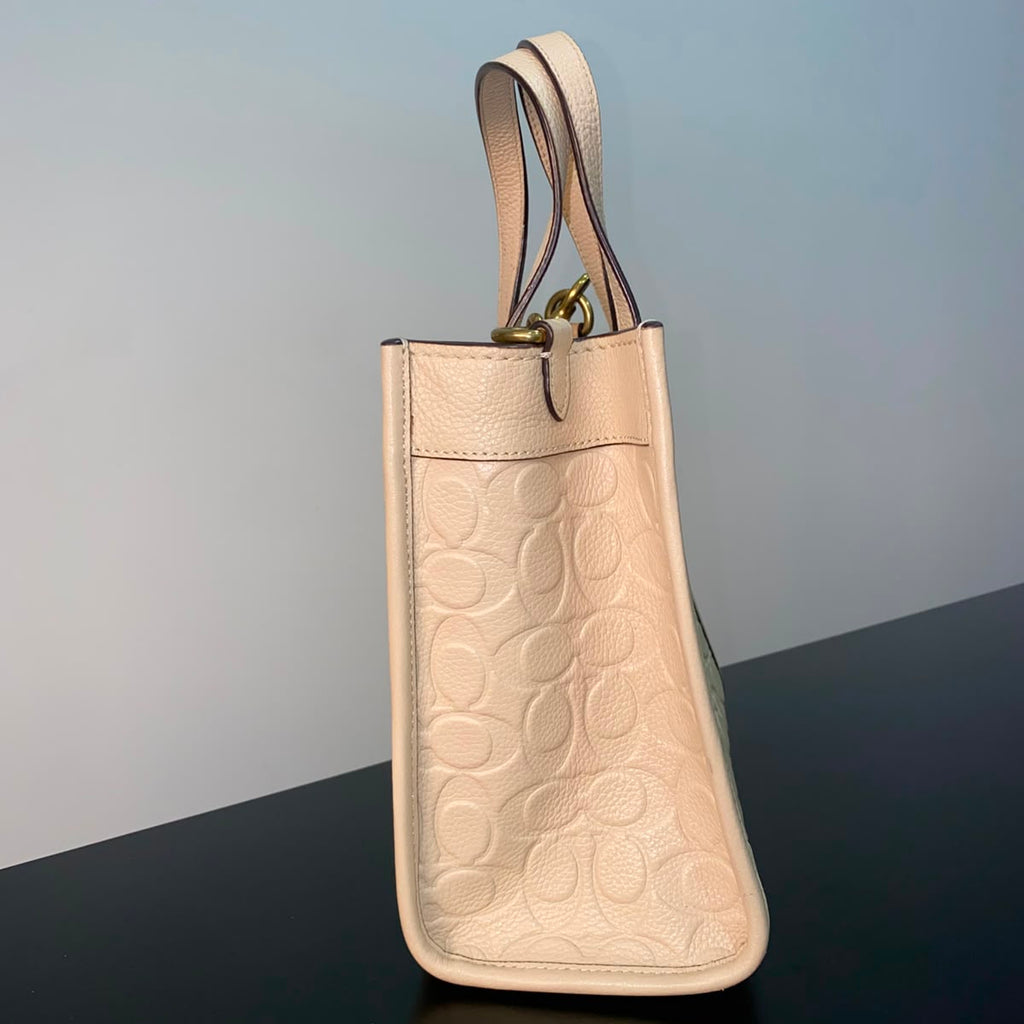 Field Tote 22 In Signature Leather