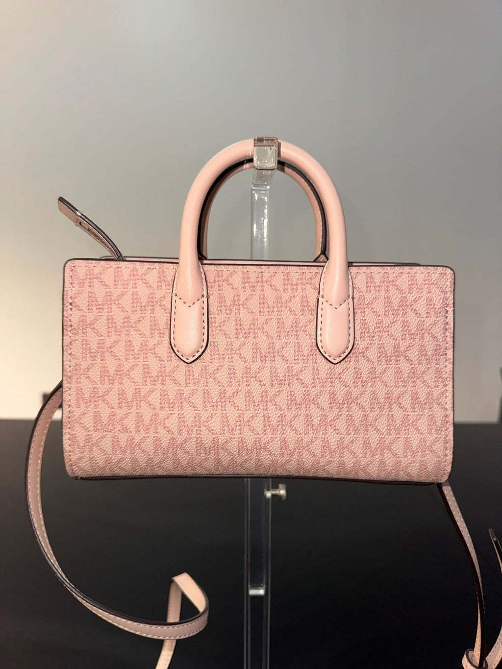 MK Bandolera Scarlett Extrapequeña con logotipo