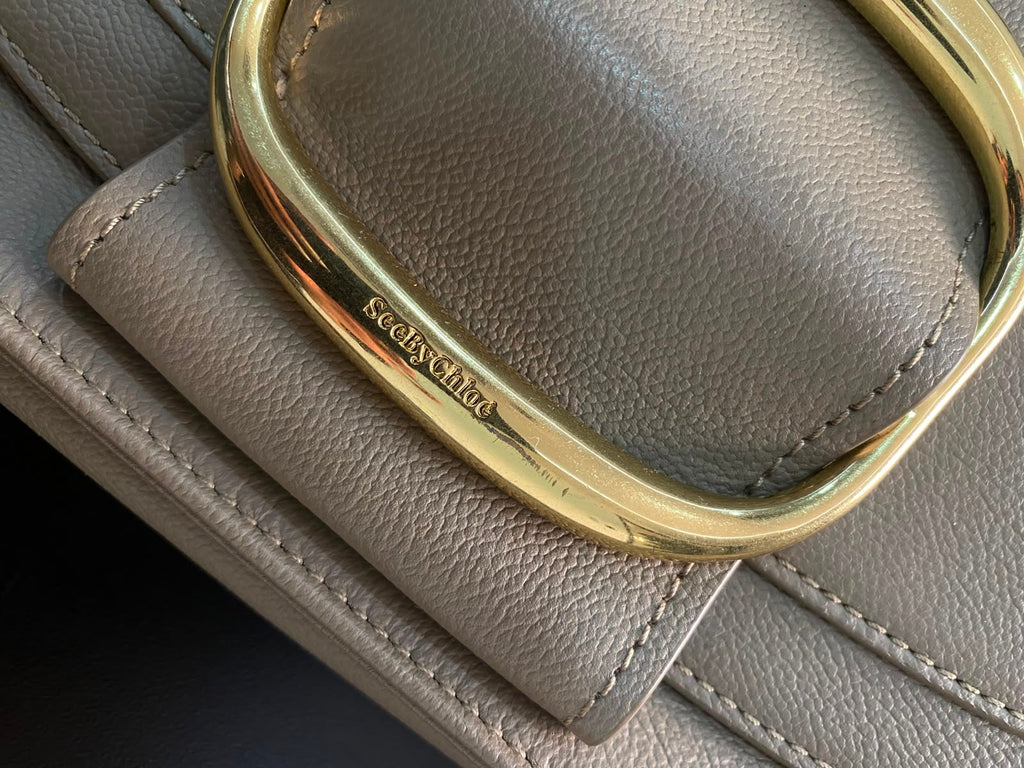 Hopper Medium Leather Crossbody