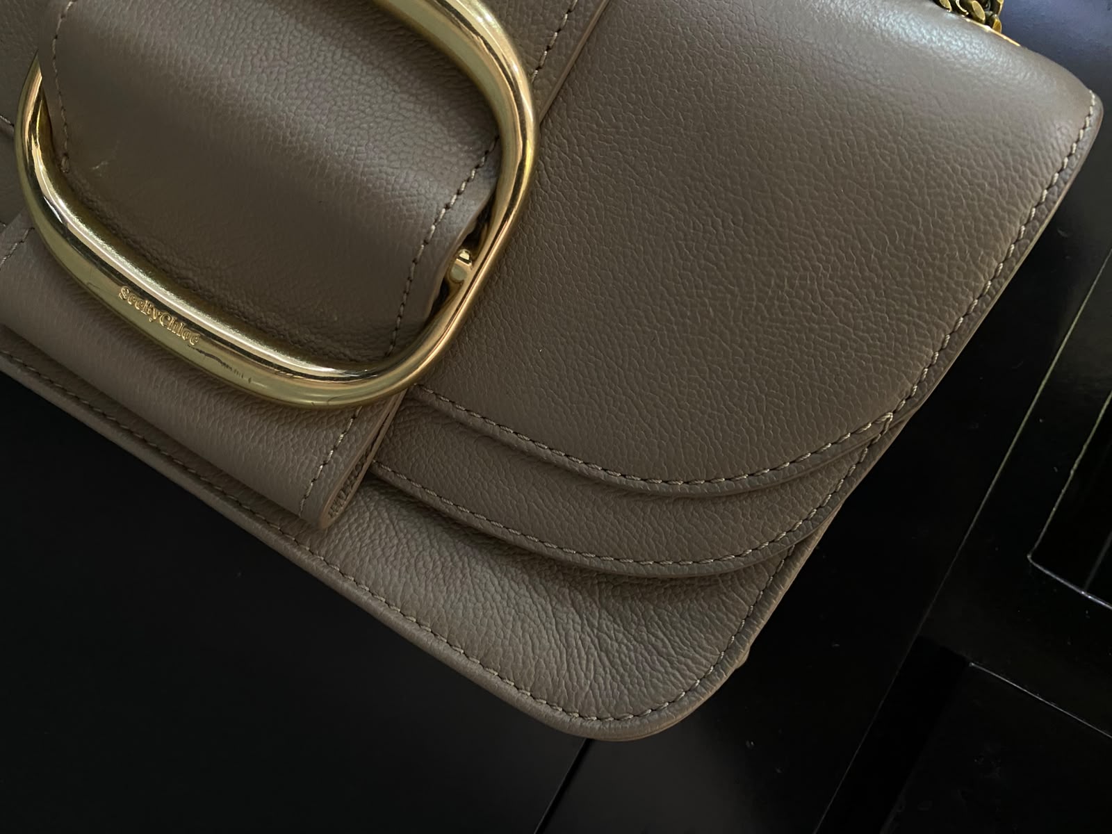 Hopper Medium Leather Crossbody