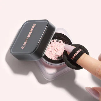 Huda Beauty Easy Bake Loose Baking and Setting Powder